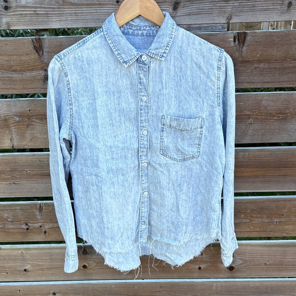 Rails ‘Ingrid’ raw edge Light Blue acid wash shirt size S